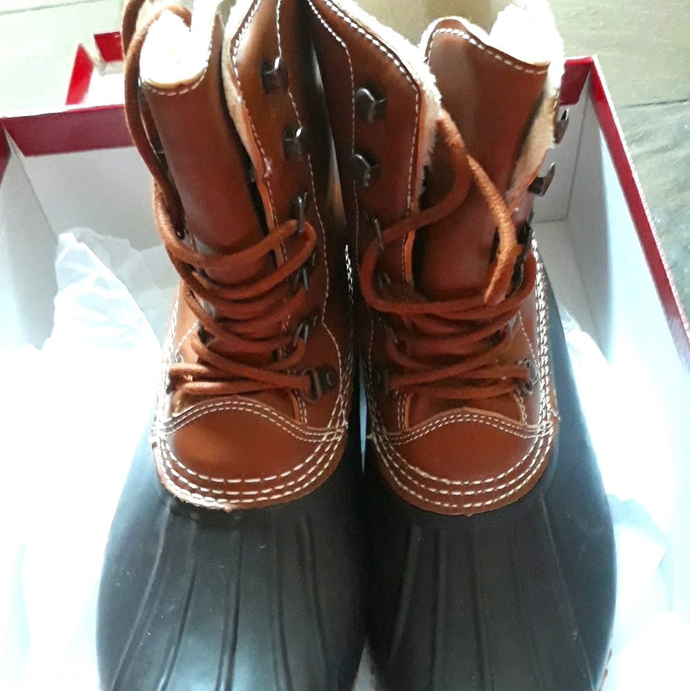 ESPRIT RAIN/SNOW BOOTS worn once in great cond.